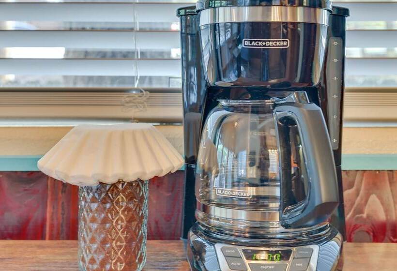 Peaceful Lake Almanor Hideaway, Fish, Hunt + Hike!