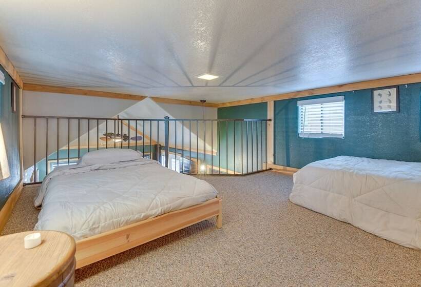 Peaceful Lake Almanor Hideaway, Fish, Hunt + Hike!