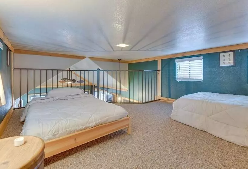 Peaceful Lake Almanor Hideaway, Fish, Hunt + Hike!