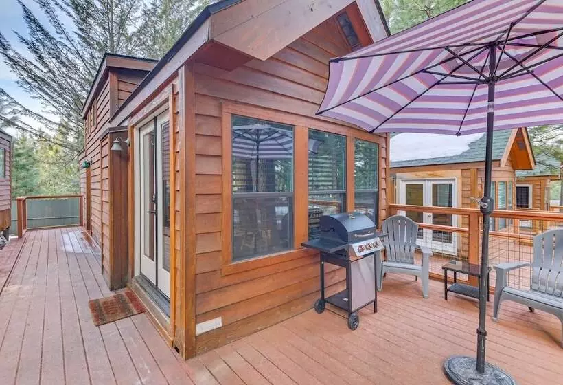 Peaceful Lake Almanor Hideaway, Fish, Hunt + Hike!