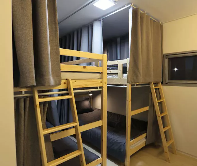 Runway Guesthouse  Hostel