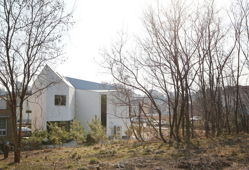 Runway Guesthouse Hostel