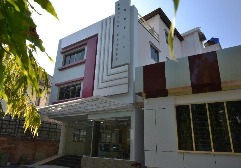 هتل Serene Valley