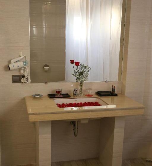 هتل Serene Valley