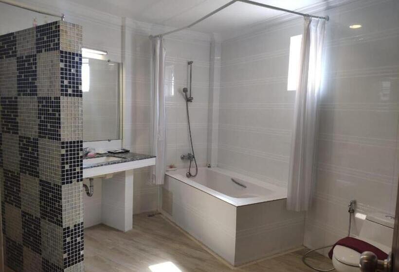 هتل Serene Valley