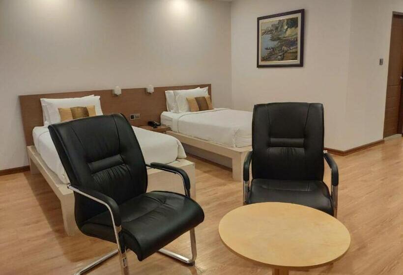 هتل Serene Valley