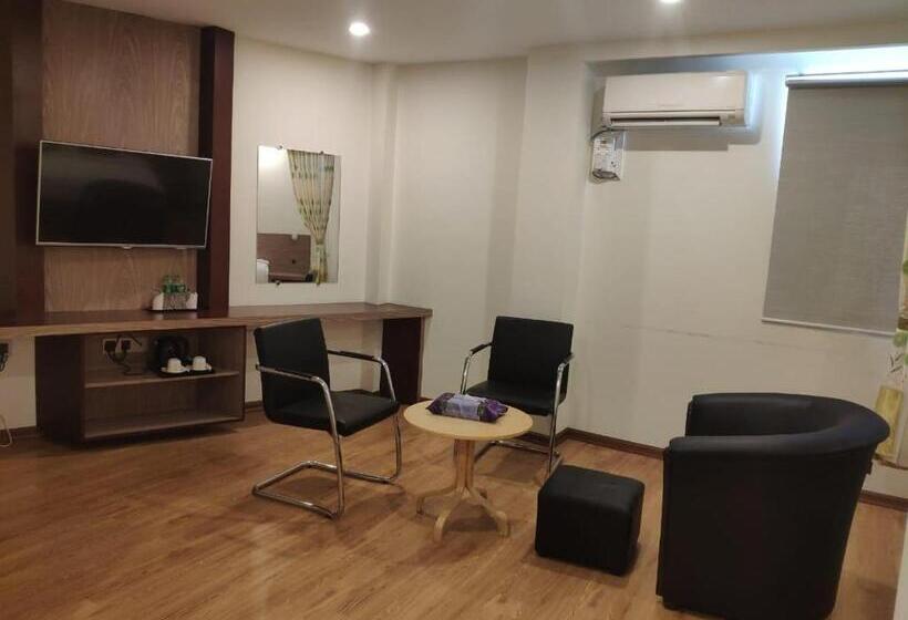 هتل Serene Valley