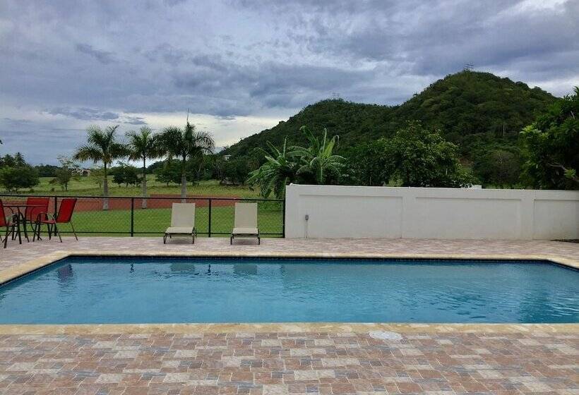 Tres Palmas Inn & Villas