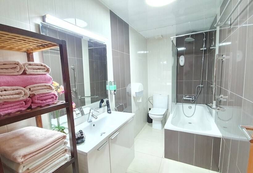 Attic Terrace Bbq, Airport Barcelona, Cerca Playas Castelldefels