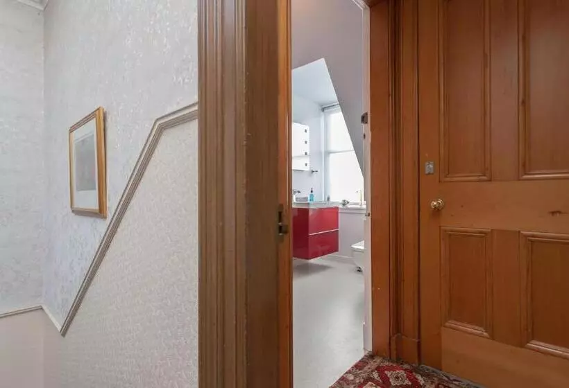 تختخواب و صبحانه Kingsley Guest House