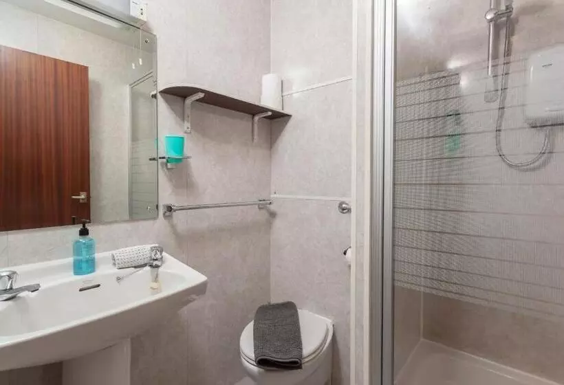 تختخواب و صبحانه Kingsley Guest House