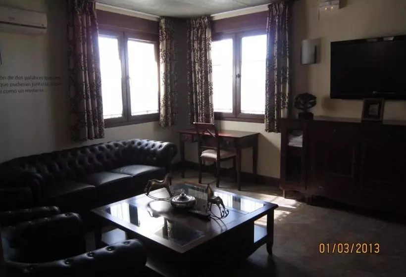 هتل El Casón De Los Poemas