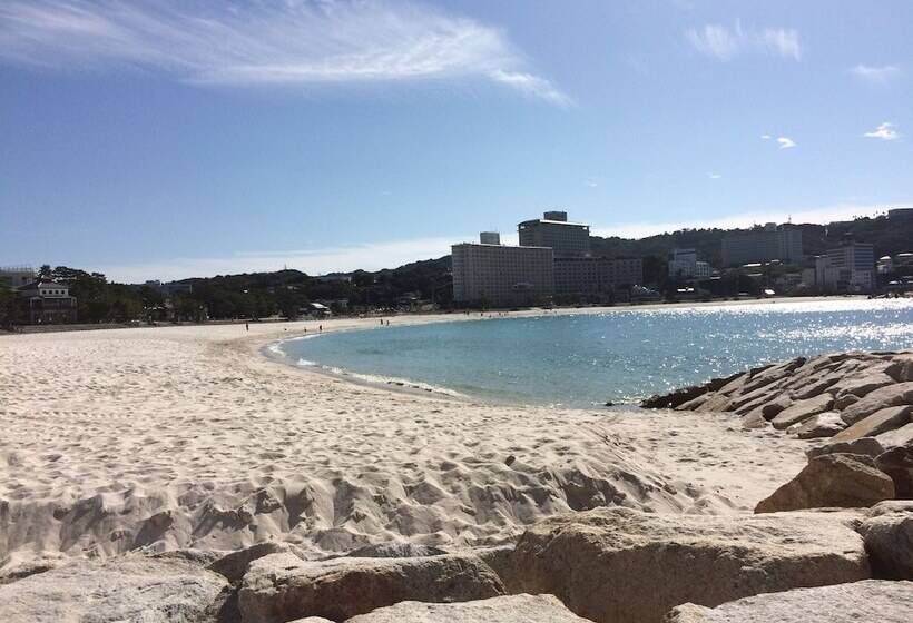 پانسیون Guest House Shirahama R Cafe – Caters To Women   Hostel