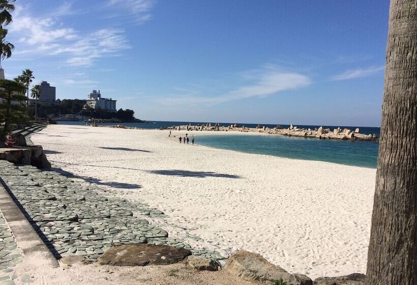 پانسیون Guest House Shirahama R Cafe – Caters To Women   Hostel