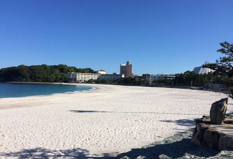 پانسیون Guest House Shirahama R Cafe – Caters To Women   Hostel