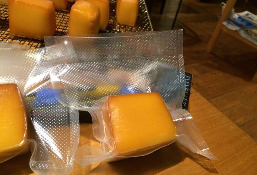 پانسیون Guest House Shirahama R Cafe – Caters To Women   Hostel