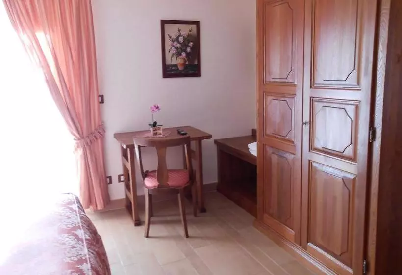 تختخواب و صبحانه Affittacamere Les Noyers