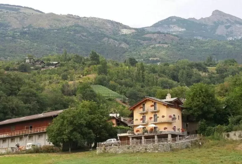 تختخواب و صبحانه Affittacamere Les Noyers