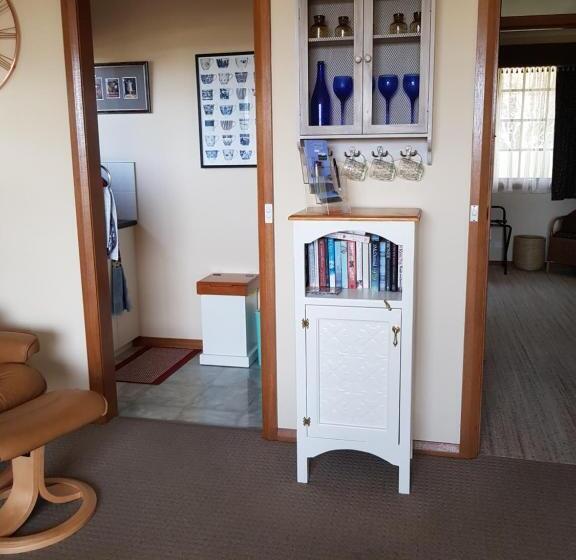 تختخواب و صبحانه Cornwall Cottage