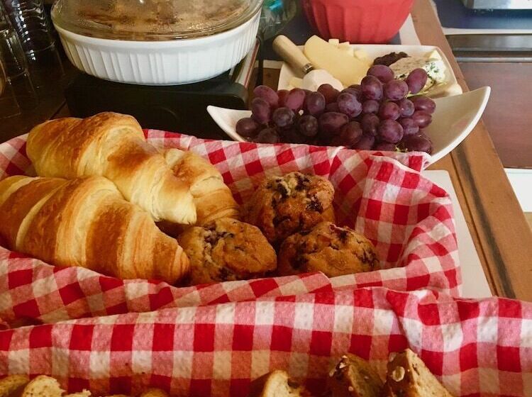 تختخواب و صبحانه Treadwell Inn