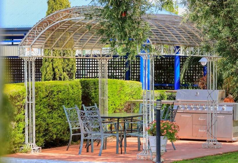 Colonial Motel & Apartments