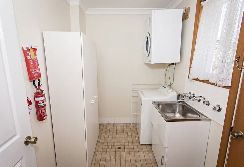 Colonial Motel & Apartments