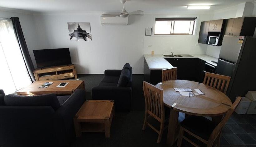 Colonial Motel & Apartments