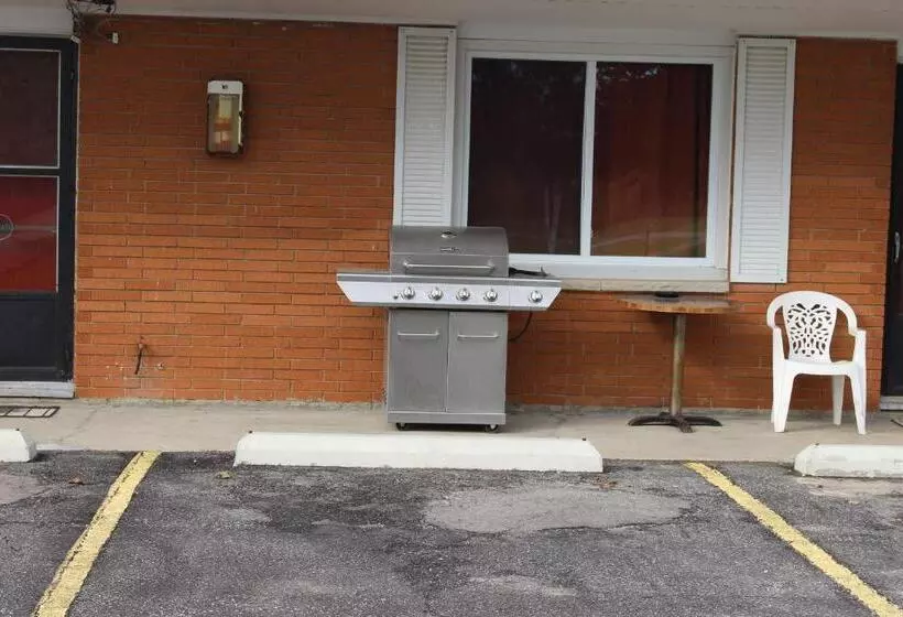 Colonial Motel