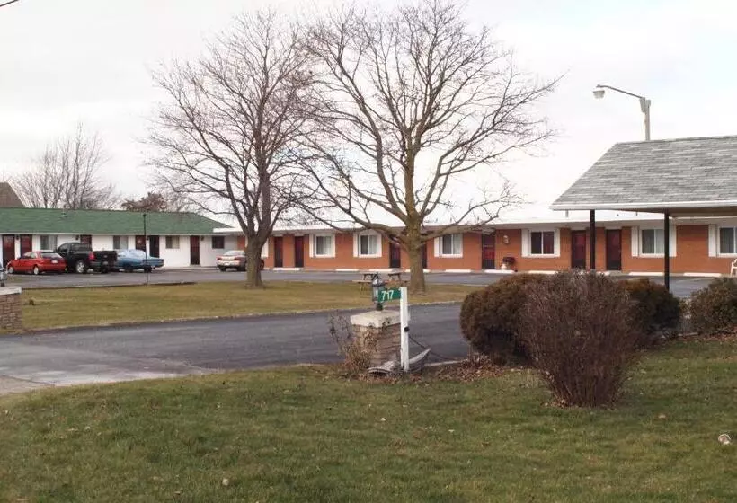 Colonial Motel