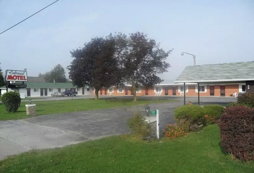 Colonial Motel