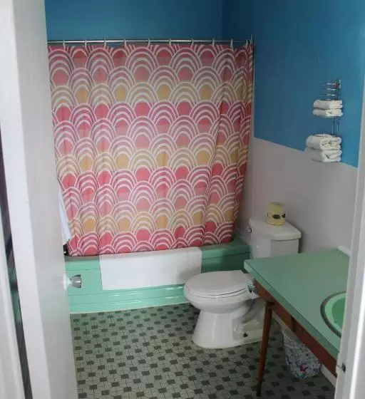 Colonial Motel