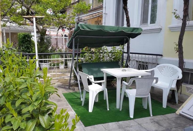 Hostel Rayska Yabalka