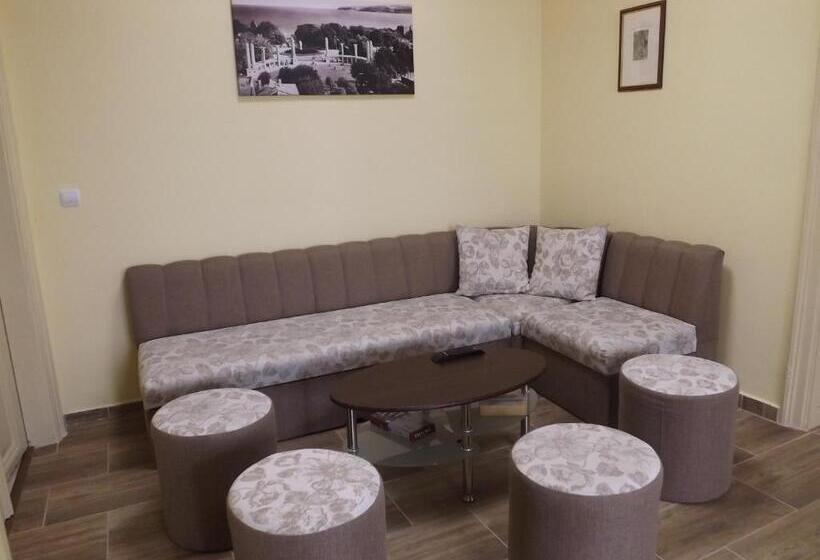 Hostel Rayska Yabalka