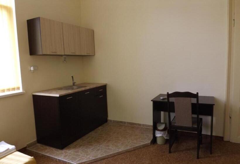 Hostel Rayska Yabalka