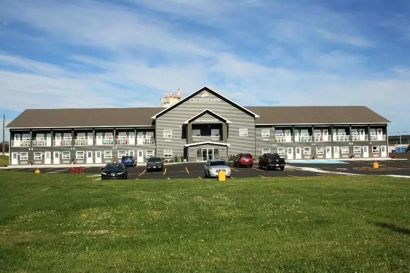 ホテル Crossroads Inn & Suites