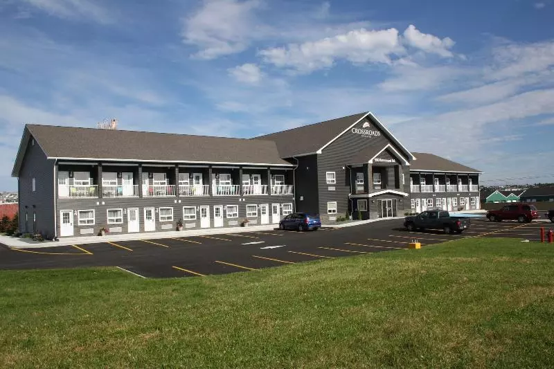 ホテル Crossroads Inn & Suites