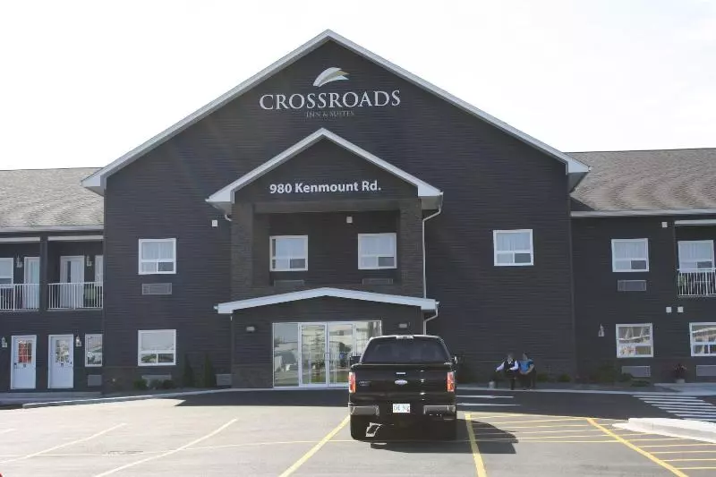 ホテル Crossroads Inn & Suites