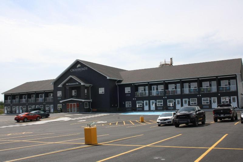 酒店 Crossroads Inn & Suites