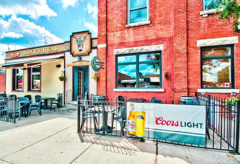 בית מלון כפרי Queen S Inn At Stratford