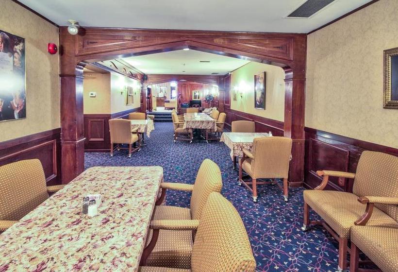 בית מלון כפרי Queen S Inn At Stratford