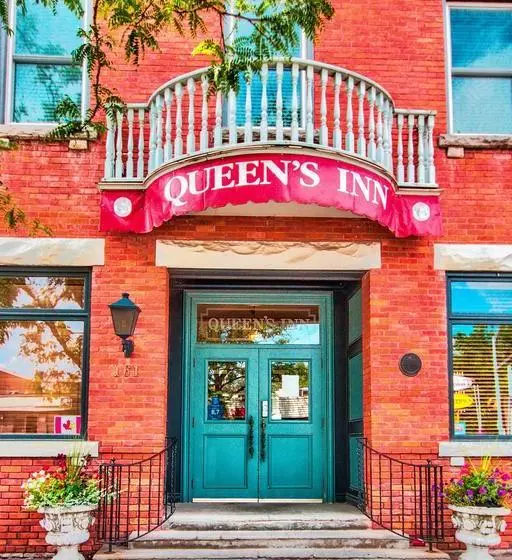 هتل Queen S Inn At Stratford