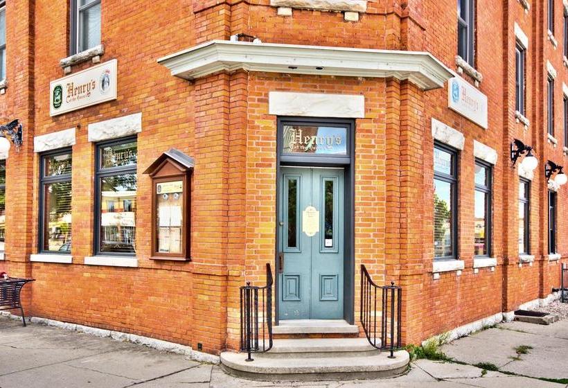 בית מלון כפרי Queen S Inn At Stratford