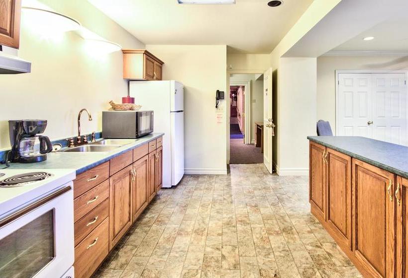 בית מלון כפרי Queen S Inn At Stratford