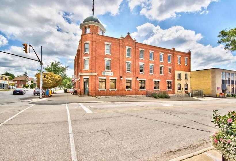 בית מלון כפרי Queen S Inn At Stratford