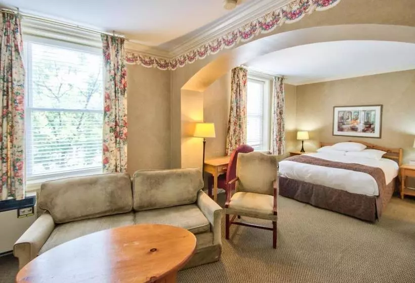 هتل Queen S Inn At Stratford