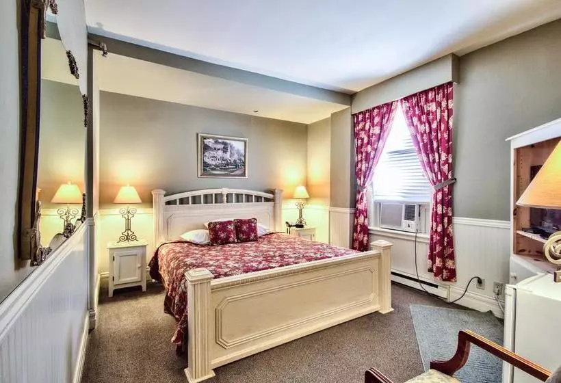 هتل Queen S Inn At Stratford
