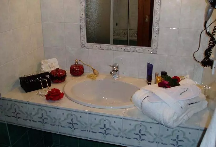La Bocchetta Romantic Spa Hotel E Ristorante