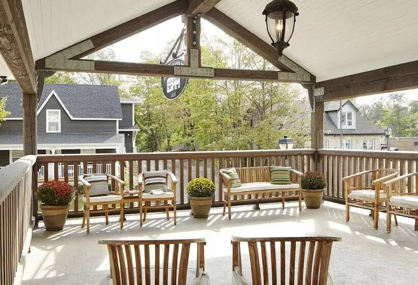 هتل The Barracks Inn
