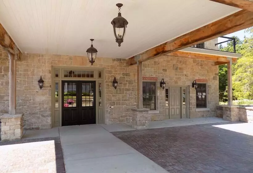 هتل The Barracks Inn