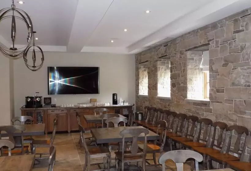 هتل The Barracks Inn